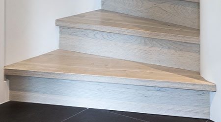 https://urbanwoodfloor.com/wp-content/uploads/2020/02/Avila-Hickory-TreetopLN-stair-LR.jpg